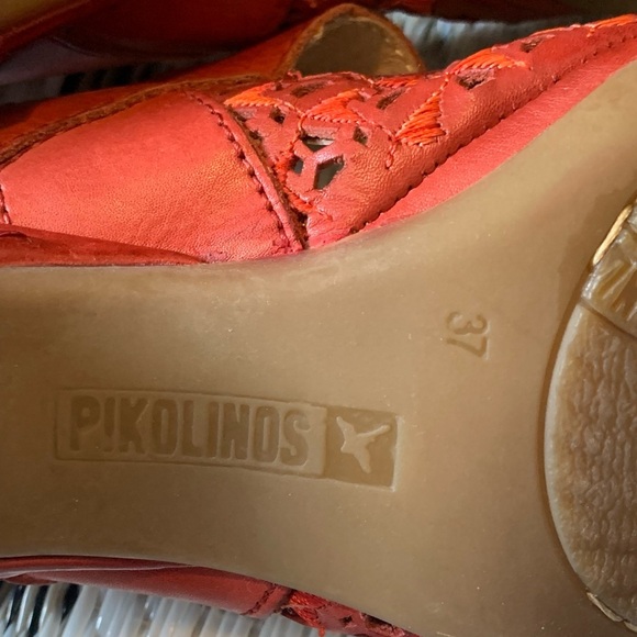 Pikolinos Red Flats with Perforated Design - Picture 11 of 11